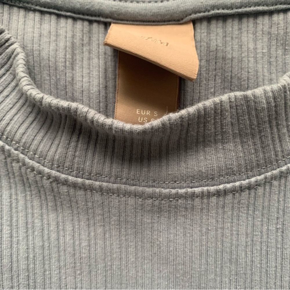 H&M Light Blue Ribbed Top - Picture 3 of 6